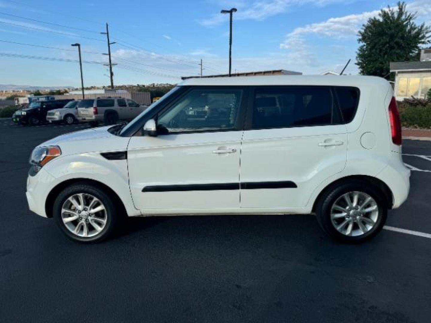 2012 White /Sand/Black Cloth Interior Kia Soul ! (KNDJT2A61C7) with an 2.0L L4 DOHC 16V engine, located at 940 North Main Street, Cedar City, UT, 84720, (435) 628-0023, 37.692936, -113.061897 - Photo#2