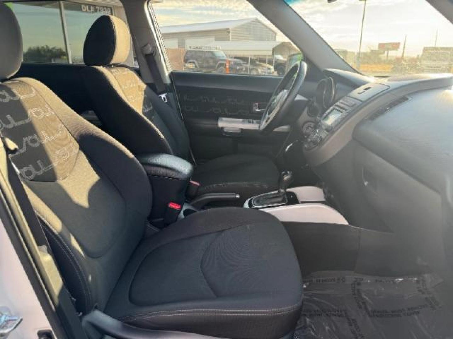 2012 White /Sand/Black Cloth Interior Kia Soul ! (KNDJT2A61C7) with an 2.0L L4 DOHC 16V engine, located at 940 North Main Street, Cedar City, UT, 84720, (435) 628-0023, 37.692936, -113.061897 - Photo#29