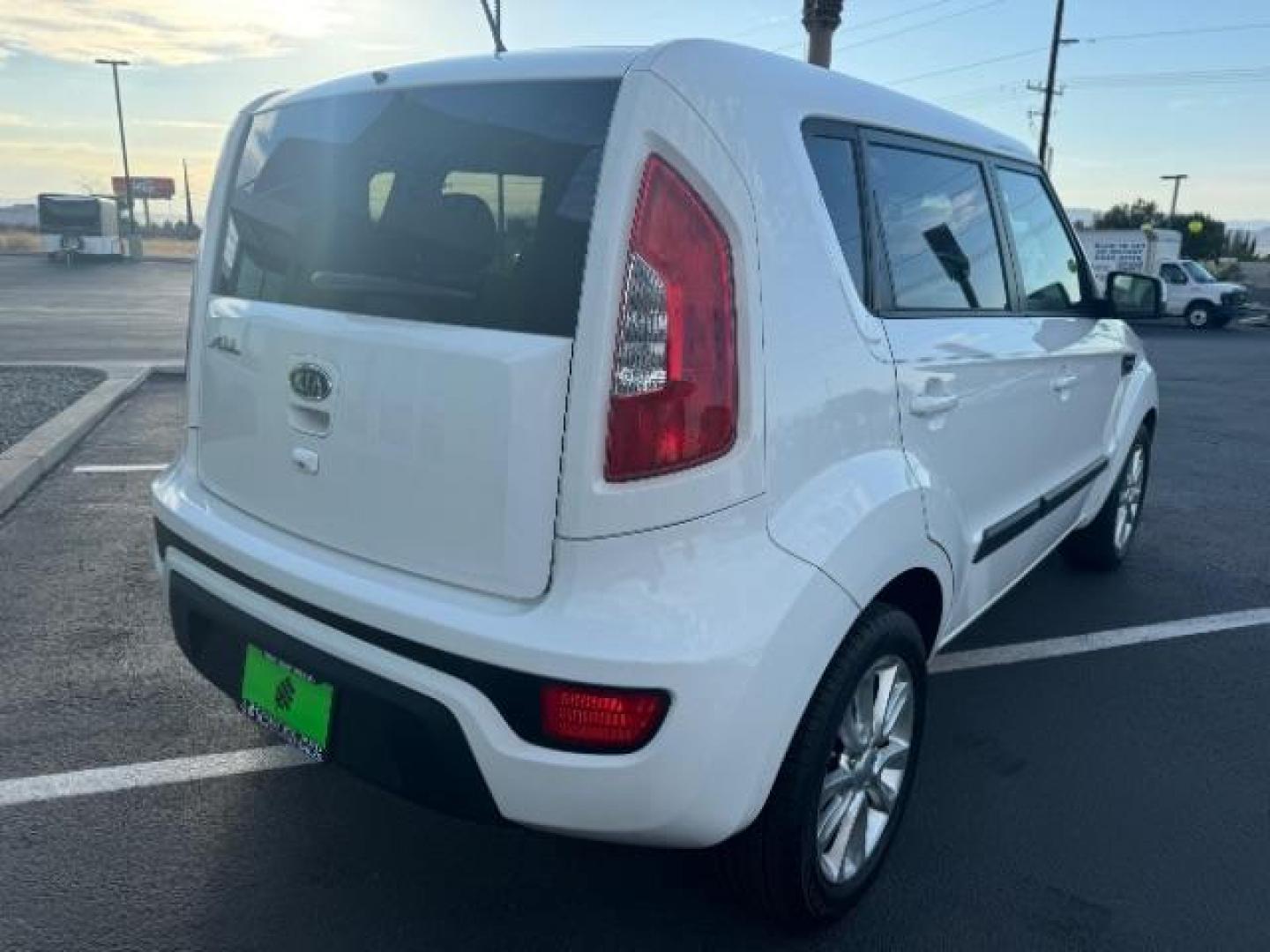 2012 White /Sand/Black Cloth Interior Kia Soul ! (KNDJT2A61C7) with an 2.0L L4 DOHC 16V engine, located at 940 North Main Street, Cedar City, UT, 84720, (435) 628-0023, 37.692936, -113.061897 - Photo#5