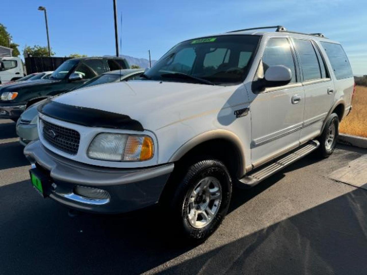 1998 Oxford White Clearcoat /Medium Prairie Tan Leather Ford Expedition Eddie Bauer 4WD (1FMPU18L6WL) with an 5.4L V8 SOHC 16V engine, 4-Speed Automatic transmission, located at 1865 East Red Hills Pkwy, St. George, 84770, (435) 628-0023, 37.120850, -113.543640 - Photo#2