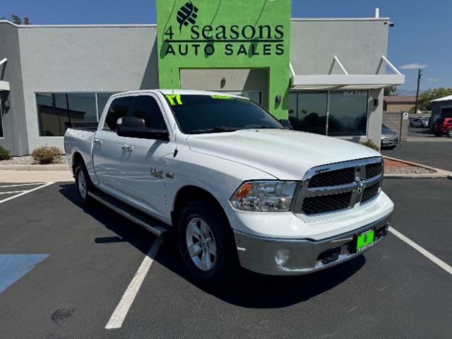 2017 White /Black/Diesel Gray, cloth RAM 1500 SLT Crew Cab SWB 4WD (1C6RR7LT5HS) with an 5.7L V8 OHV 16V engine, 8-Speed Automatic transmission, located at 1865 East Red Hills Pkwy, St. George, 84770, (435) 628-0023, 37.120850, -113.543640 - We specialize in helping ALL people get the best financing available. No matter your credit score, good, bad or none we can get you an amazing rate. Had a bankruptcy, divorce, or repossessions? We give you the green light to get your credit back on the road. Low down and affordable payments that fit - Photo#0