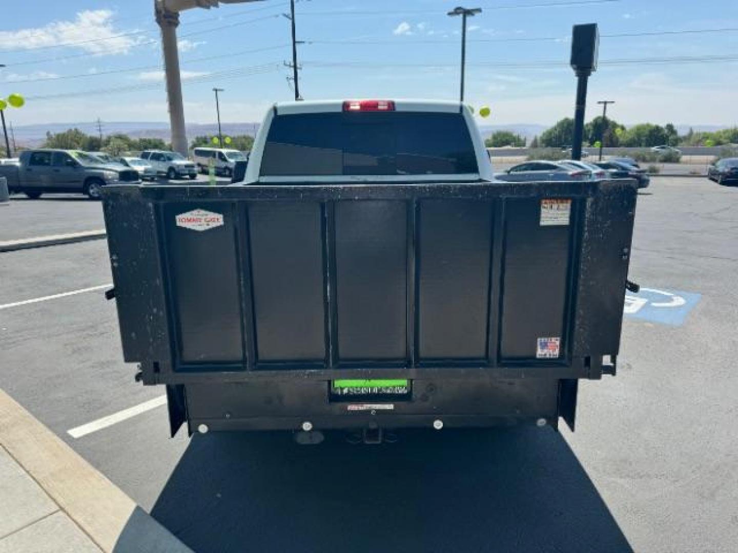 2017 White /Black/Diesel Gray, cloth RAM 1500 SLT Crew Cab SWB 4WD (1C6RR7LT5HS) with an 5.7L V8 OHV 16V engine, 8-Speed Automatic transmission, located at 1865 East Red Hills Pkwy, St. George, 84770, (435) 628-0023, 37.120850, -113.543640 - We specialize in helping ALL people get the best financing available. No matter your credit score, good, bad or none we can get you an amazing rate. Had a bankruptcy, divorce, or repossessions? We give you the green light to get your credit back on the road. Low down and affordable payments that fit - Photo#4