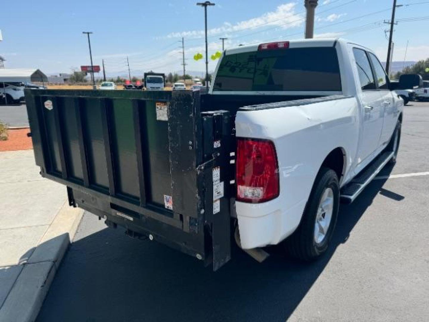 2017 White /Black/Diesel Gray, cloth RAM 1500 SLT Crew Cab SWB 4WD (1C6RR7LT5HS) with an 5.7L V8 OHV 16V engine, 8-Speed Automatic transmission, located at 1865 East Red Hills Pkwy, St. George, 84770, (435) 628-0023, 37.120850, -113.543640 - We specialize in helping ALL people get the best financing available. No matter your credit score, good, bad or none we can get you an amazing rate. Had a bankruptcy, divorce, or repossessions? We give you the green light to get your credit back on the road. Low down and affordable payments that fit - Photo#5