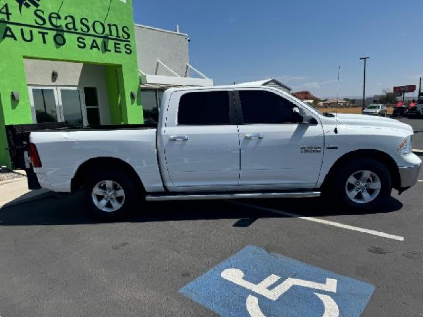 2017 White /Black/Diesel Gray, cloth RAM 1500 SLT Crew Cab SWB 4WD (1C6RR7LT5HS) with an 5.7L V8 OHV 16V engine, 8-Speed Automatic transmission, located at 1865 East Red Hills Pkwy, St. George, 84770, (435) 628-0023, 37.120850, -113.543640 - We specialize in helping ALL people get the best financing available. No matter your credit score, good, bad or none we can get you an amazing rate. Had a bankruptcy, divorce, or repossessions? We give you the green light to get your credit back on the road. Low down and affordable payments that fit - Photo#6