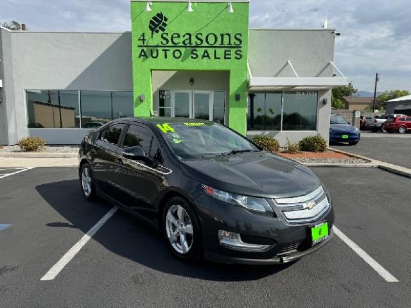 2014 Gray /Black Interior Chevrolet Volt Standard w/ LEP (1G1RE6E4XEU) with an 1.4L L4 DOHC 16V PLUG-IN HYBRID engine, Continuously Variable Transmission transmission, located at 1865 East Red Hills Pkwy, St. George, 84770, (435) 628-0023, 37.120850, -113.543640 - ***This vehicle qualifies for the EV/Hybrid tax rebate of up to $4,000*** We are setup with the IRS to recieve direct payments within 72 hours. We file the rebate online with IRS and can credit it to your down payment, reduce the sales price OR give you cashback!! These cars will not last and can o - Photo#0