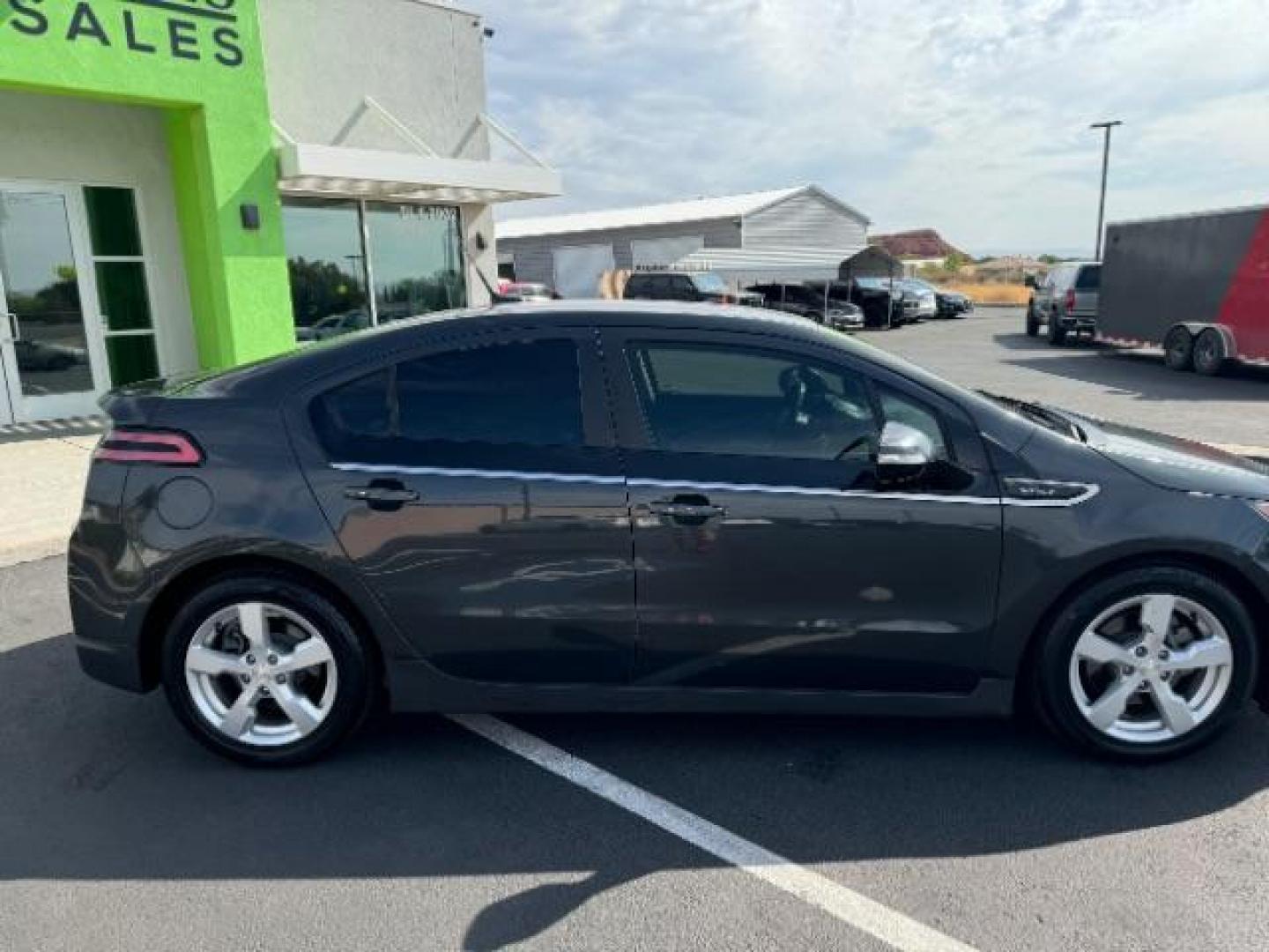 2014 Gray /Black Interior Chevrolet Volt Standard w/ LEP (1G1RE6E4XEU) with an 1.4L L4 DOHC 16V PLUG-IN HYBRID engine, Continuously Variable Transmission transmission, located at 1865 East Red Hills Pkwy, St. George, 84770, (435) 628-0023, 37.120850, -113.543640 - ***This vehicle qualifies for the EV/Hybrid tax rebate of up to $4,000*** We are setup with the IRS to recieve direct payments within 72 hours. We file the rebate online with IRS and can credit it to your down payment, reduce the sales price OR give you cashback!! These cars will not last and can o - Photo#7