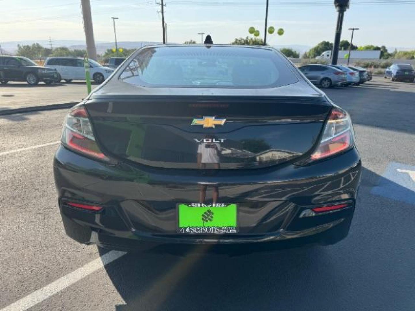 2017 Mosaic Black Metallic /Jet Black/Jet Black, cloth Chevrolet Volt LT (1G1RC6S59HU) with an 1.5L L4 DOHC 16V PLUG-IN HYBRID engine, Continuously Variable Transmission transmission, located at 1865 East Red Hills Pkwy, St. George, 84770, (435) 628-0023, 37.120850, -113.543640 - We specialize in helping ALL people get the best financing available. No matter your credit score, good, bad or none we can get you an amazing rate. Had a bankruptcy, divorce, or repossessions? We give you the green light to get your credit back on the road. Low down and affordable payments that fit - Photo#5