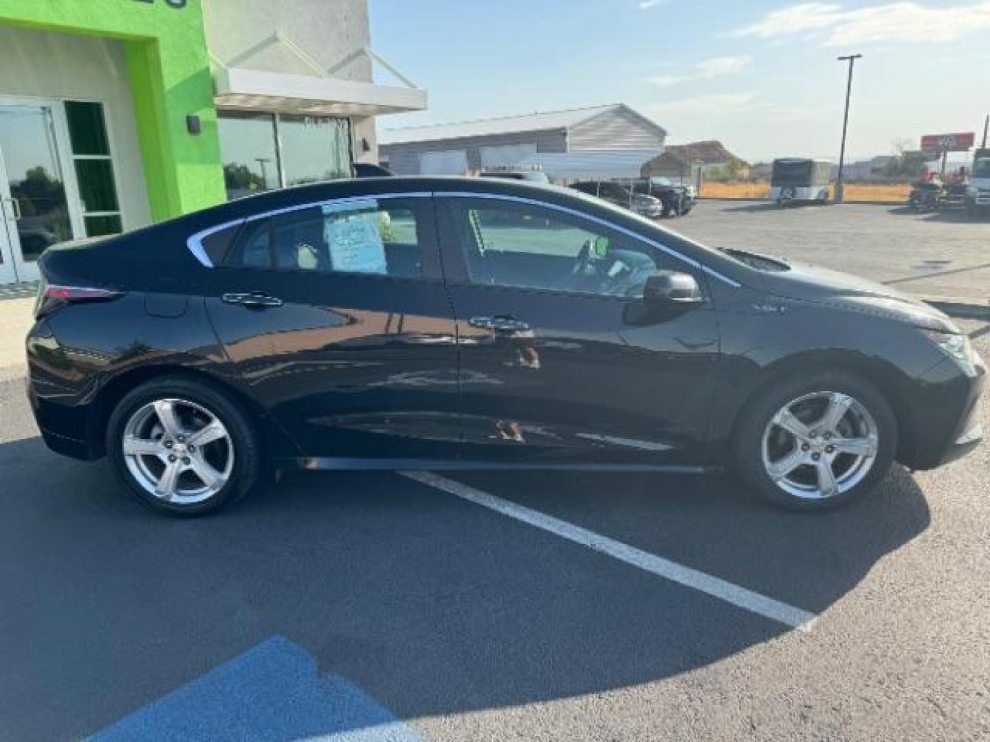 2017 Mosaic Black Metallic /Jet Black/Jet Black, cloth Chevrolet Volt LT (1G1RC6S59HU) with an 1.5L L4 DOHC 16V PLUG-IN HYBRID engine, Continuously Variable Transmission transmission, located at 1865 East Red Hills Pkwy, St. George, 84770, (435) 628-0023, 37.120850, -113.543640 - We specialize in helping ALL people get the best financing available. No matter your credit score, good, bad or none we can get you an amazing rate. Had a bankruptcy, divorce, or repossessions? We give you the green light to get your credit back on the road. Low down and affordable payments that fit - Photo#7