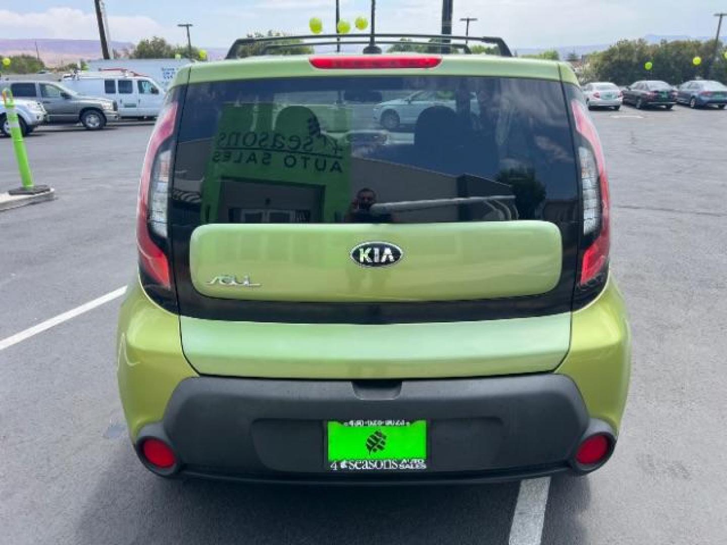 2015 Alien II /Black Kia Soul Base (KNDJN2A20F7) with an 1.6L L4 DOHC 16V engine, 6-Speed Automatic transmission, located at 940 North Main Street, Cedar City, UT, 84720, (435) 628-0023, 37.692936, -113.061897 - Photo#5