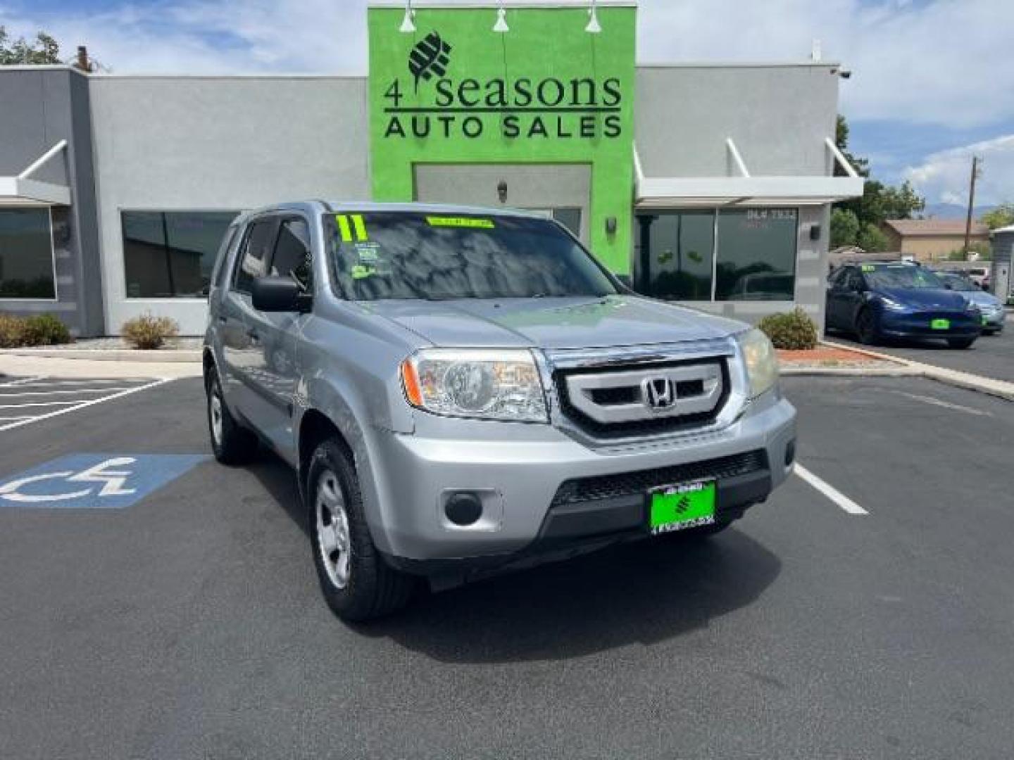 2011 Alabaster Silver Metallic /Gray Cloth Interior Honda Pilot LX 2WD 5-Spd AT (5FNYF3H23BB) with an 3.5L V6 SOHC 24V engine, 5-Speed Automatic transmission, located at 1865 East Red Hills Pkwy, St. George, 84770, (435) 628-0023, 37.120850, -113.543640 - Photo#0