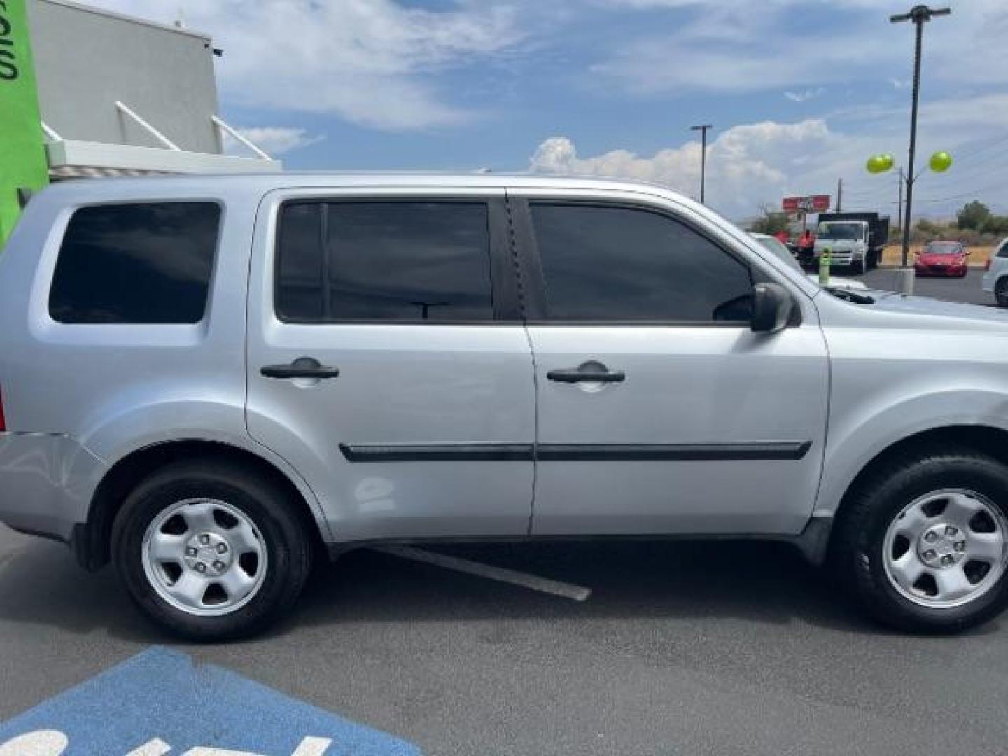 2011 Alabaster Silver Metallic /Gray Cloth Interior Honda Pilot LX 2WD 5-Spd AT (5FNYF3H23BB) with an 3.5L V6 SOHC 24V engine, 5-Speed Automatic transmission, located at 1865 East Red Hills Pkwy, St. George, 84770, (435) 628-0023, 37.120850, -113.543640 - Photo#9