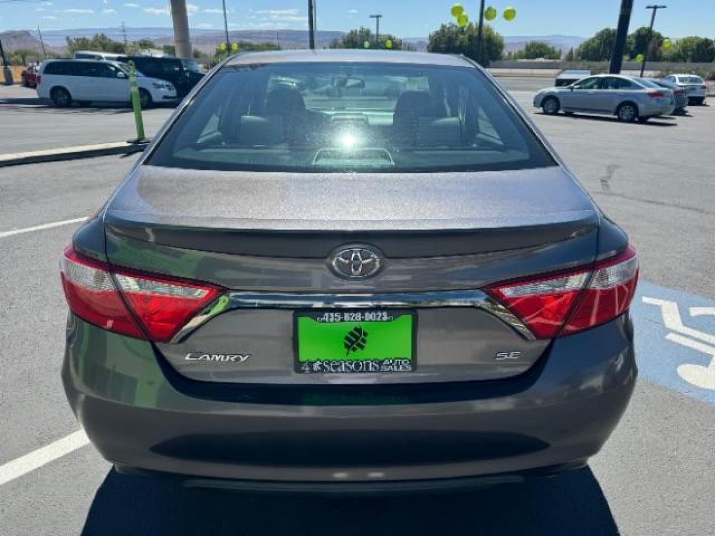 2015 Predawn Gray Mica /Black, leatherette/cloth Toyota Camry SE (4T1BF1FK3FU) with an 2.5L L4 DOHC 16V engine, 6-Speed Automatic transmission, located at 940 North Main Street, Cedar City, UT, 84720, (435) 628-0023, 37.692936, -113.061897 - Photo#5