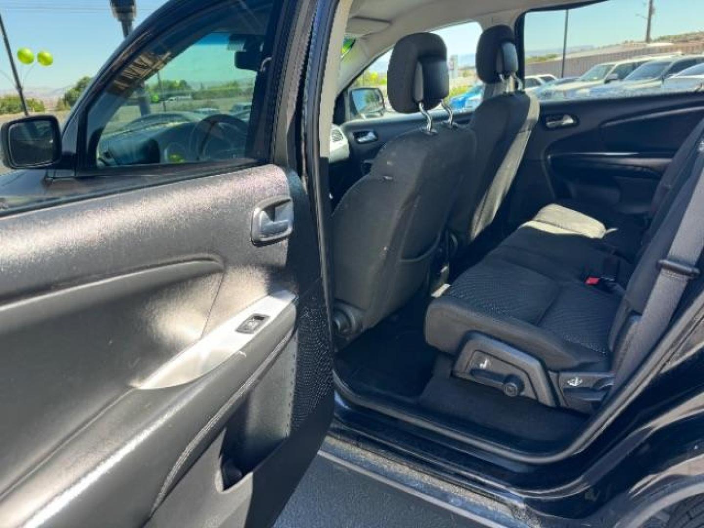 2017 Black /Black/Light Frost Beige, premium cloth Dodge Journey SXT (3C4PDCBB9HT) with an 2.4L L6 DOHC 16V engine, 4-Speed Automatic transmission, located at 1865 East Red Hills Pkwy, St. George, 84770, (435) 628-0023, 37.120850, -113.543640 - Photo#21