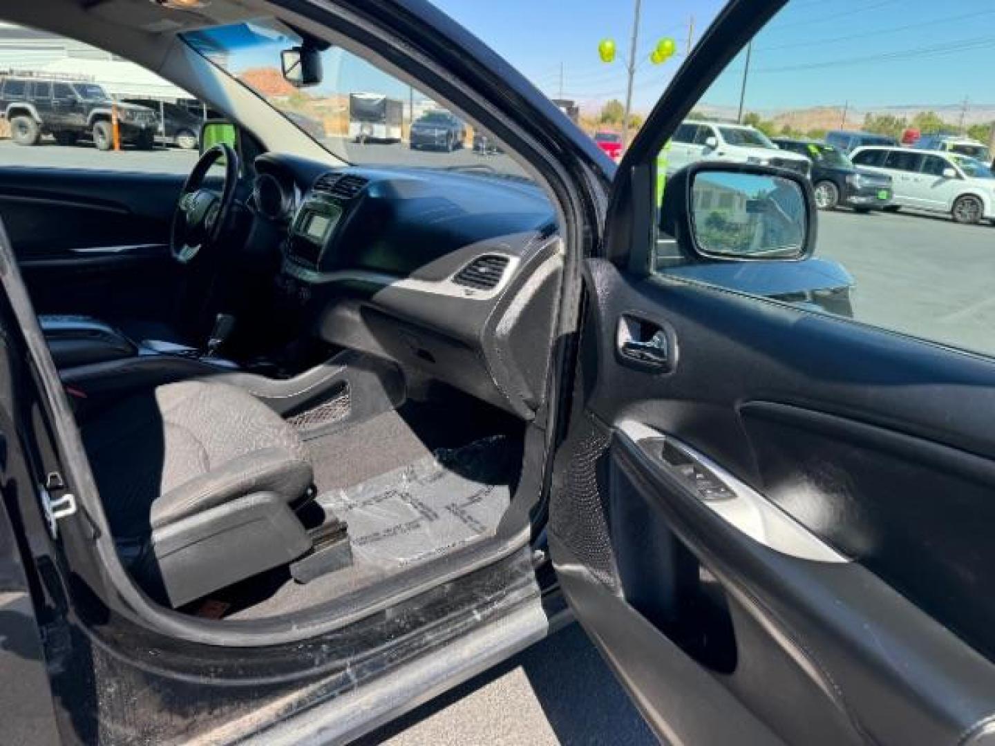 2017 Black /Black/Light Frost Beige, premium cloth Dodge Journey SXT (3C4PDCBB9HT) with an 2.4L L6 DOHC 16V engine, 4-Speed Automatic transmission, located at 1865 East Red Hills Pkwy, St. George, 84770, (435) 628-0023, 37.120850, -113.543640 - Photo#34