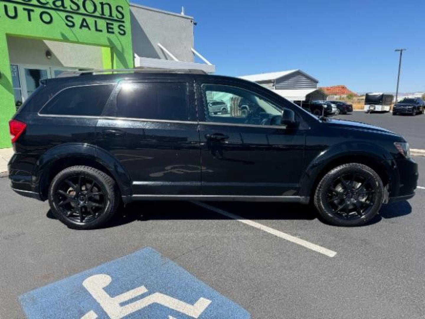 2017 Black /Black/Light Frost Beige, premium cloth Dodge Journey SXT (3C4PDCBB9HT) with an 2.4L L6 DOHC 16V engine, 4-Speed Automatic transmission, located at 1865 East Red Hills Pkwy, St. George, 84770, (435) 628-0023, 37.120850, -113.543640 - Photo#7