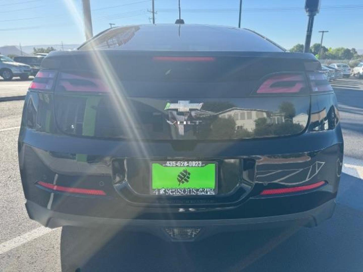 2015 Black /Jet Black/Dark Accents Chevrolet Volt Premium w/ Navigation (1G1RD6E48FU) with an 1.4L L4 DOHC 16V PLUG-IN HYBRID engine, Continuously Variable Transmission transmission, located at 940 North Main Street, Cedar City, UT, 84720, (435) 628-0023, 37.692936, -113.061897 - ***This vehicle qualifies for the EV/Hybrid tax rebate of up to $4,000*** We are setup with the IRS to recieve direct payments within 72 hours. We file the rebate online with IRS and can credit it to your down payment, reduce the sales price OR give you cashback!! These cars will not last and can o - Photo#5