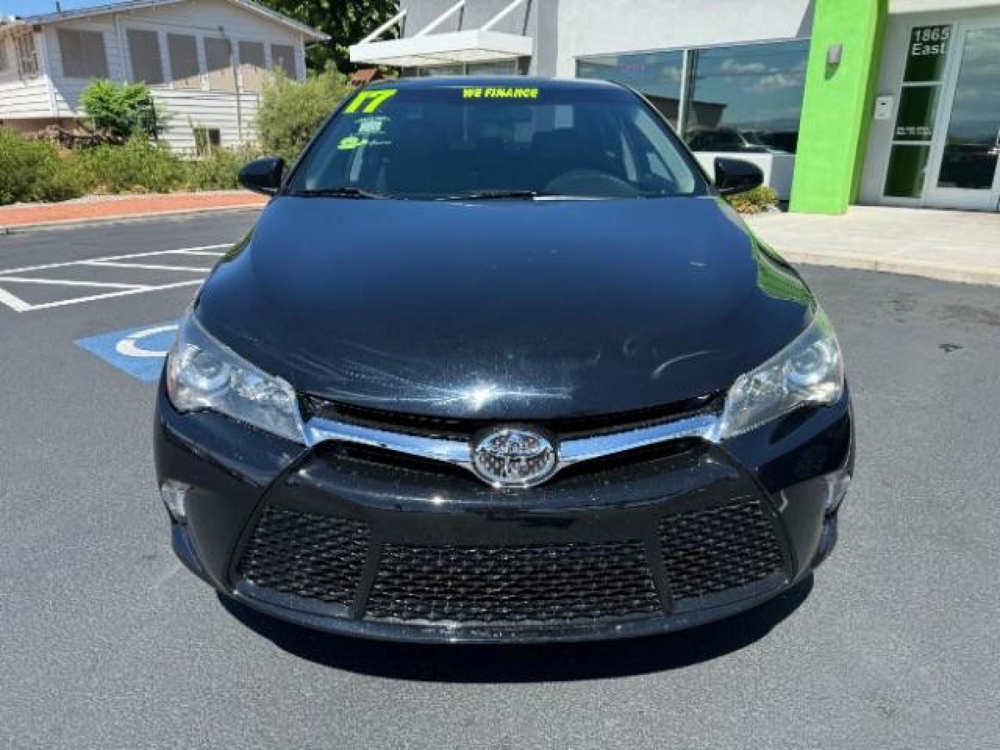 2017 Midnight Black Metallic /Black, leatherette/cloth Toyota Camry SE (4T1BF1FK6HU) with an 2.5L L4 DOHC 16V engine, 6-Speed Automatic transmission, located at 1865 East Red Hills Pkwy, St. George, 84770, (435) 628-0023, 37.120850, -113.543640 - Photo#1