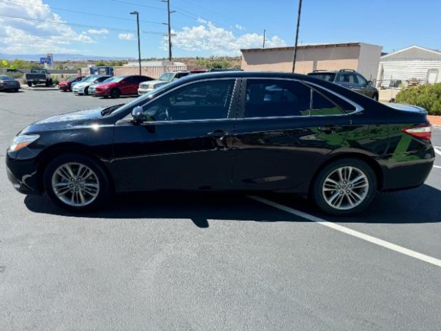 2017 Midnight Black Metallic /Black, leatherette/cloth Toyota Camry SE (4T1BF1FK6HU) with an 2.5L L4 DOHC 16V engine, 6-Speed Automatic transmission, located at 1865 East Red Hills Pkwy, St. George, 84770, (435) 628-0023, 37.120850, -113.543640 - Photo#3