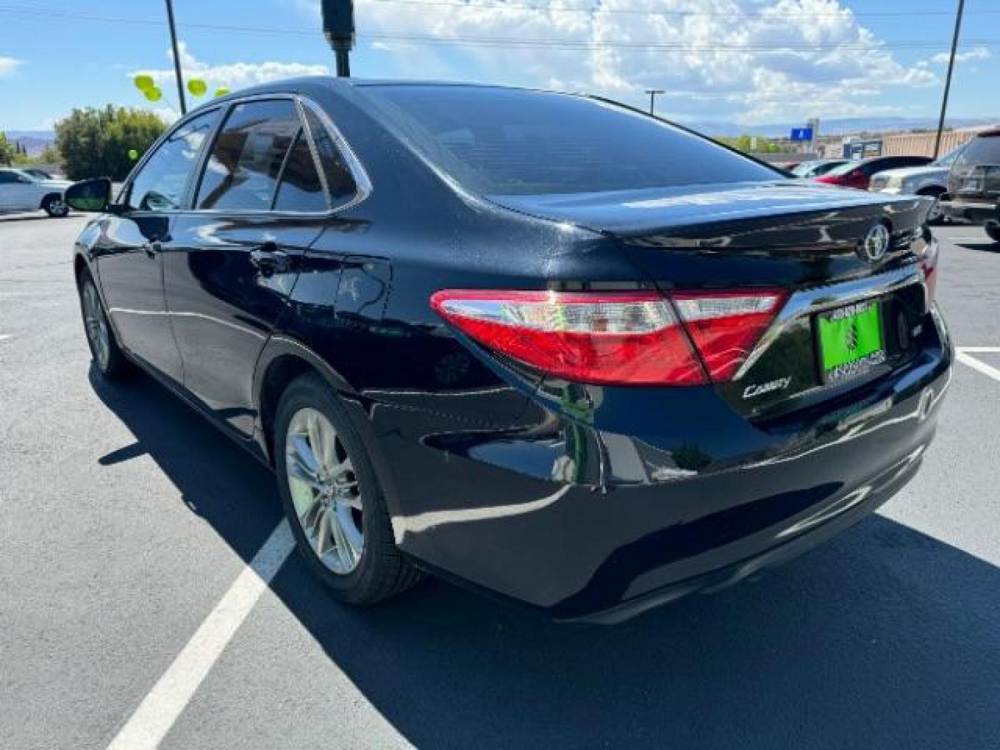 2017 Midnight Black Metallic /Black, leatherette/cloth Toyota Camry SE (4T1BF1FK6HU) with an 2.5L L4 DOHC 16V engine, 6-Speed Automatic transmission, located at 1865 East Red Hills Pkwy, St. George, 84770, (435) 628-0023, 37.120850, -113.543640 - Photo#4