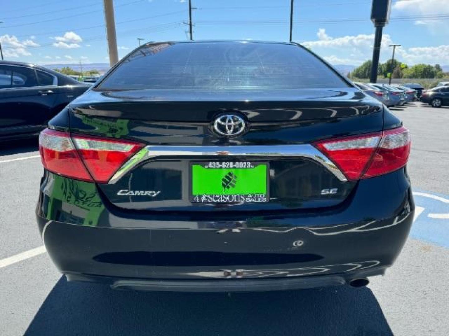 2017 Midnight Black Metallic /Black, leatherette/cloth Toyota Camry SE (4T1BF1FK6HU) with an 2.5L L4 DOHC 16V engine, 6-Speed Automatic transmission, located at 1865 East Red Hills Pkwy, St. George, 84770, (435) 628-0023, 37.120850, -113.543640 - Photo#5