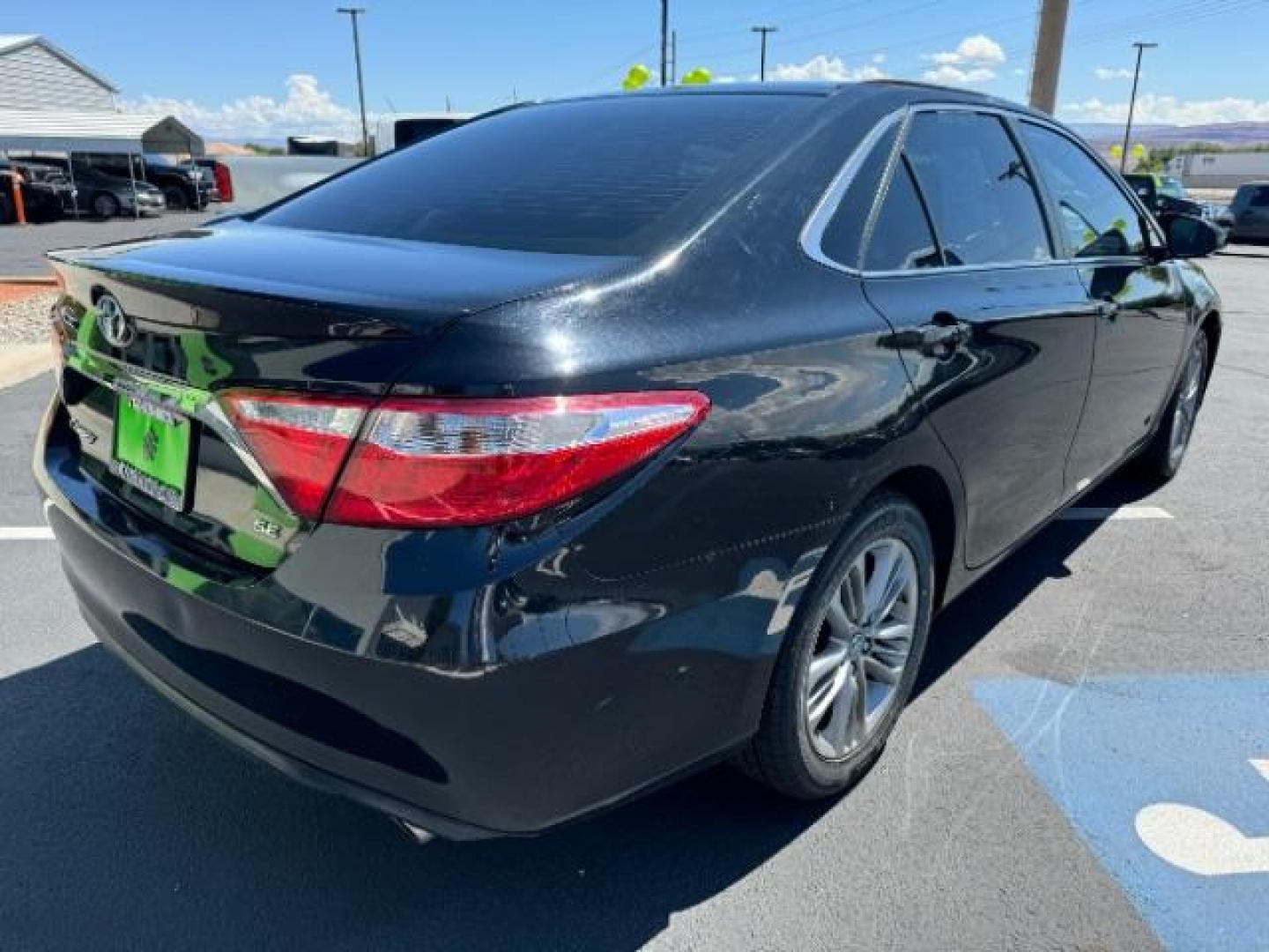 2017 Midnight Black Metallic /Black, leatherette/cloth Toyota Camry SE (4T1BF1FK6HU) with an 2.5L L4 DOHC 16V engine, 6-Speed Automatic transmission, located at 1865 East Red Hills Pkwy, St. George, 84770, (435) 628-0023, 37.120850, -113.543640 - Photo#6