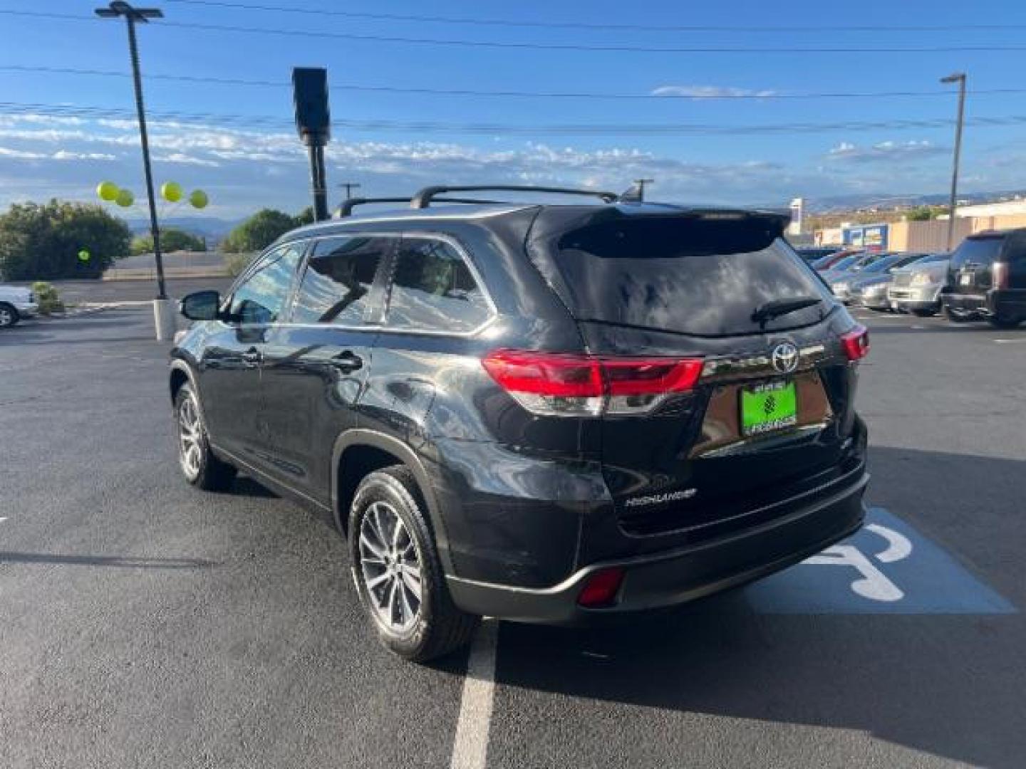 2018 Midnight Black Metallic /Black, leather Toyota Highlander SE FWD V6 (5TDKZRFH8JS) with an 3.5L V6 DOHC 24V engine, 6-Speed Automatic transmission, located at 1865 East Red Hills Pkwy, St. George, 84770, (435) 628-0023, 37.120850, -113.543640 - Photo#4