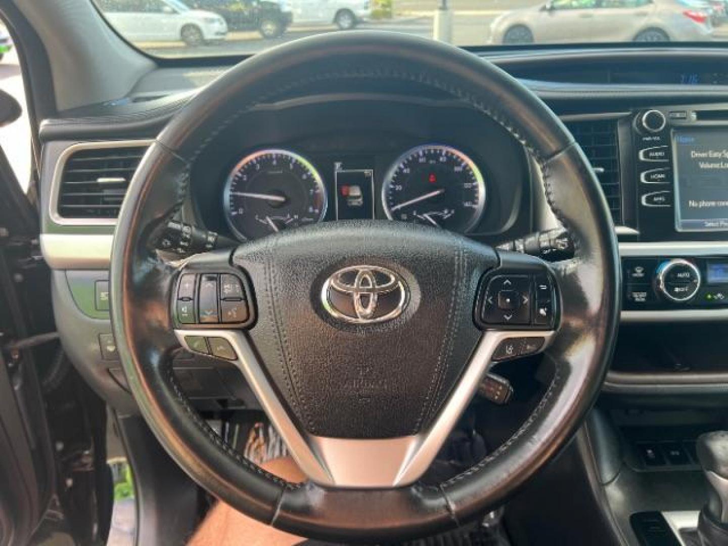 2018 Midnight Black Metallic /Black, leather Toyota Highlander SE FWD V6 (5TDKZRFH8JS) with an 3.5L V6 DOHC 24V engine, 6-Speed Automatic transmission, located at 1865 East Red Hills Pkwy, St. George, 84770, (435) 628-0023, 37.120850, -113.543640 - We specialize in helping ALL people get the best financing available. No matter your credit score, good, bad or none we can get you an amazing rate. Had a bankruptcy, divorce, or repossessions? We give you the green light to get your credit back on the road. Low down and affordable payments that fit - Photo#16