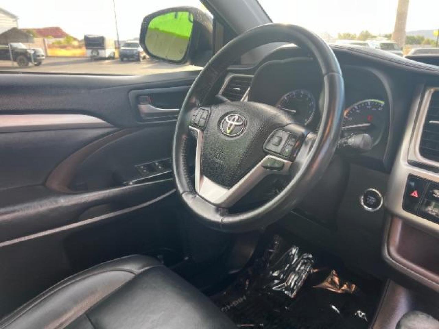 2018 Midnight Black Metallic /Black, leather Toyota Highlander SE FWD V6 (5TDKZRFH8JS) with an 3.5L V6 DOHC 24V engine, 6-Speed Automatic transmission, located at 1865 East Red Hills Pkwy, St. George, 84770, (435) 628-0023, 37.120850, -113.543640 - We specialize in helping ALL people get the best financing available. No matter your credit score, good, bad or none we can get you an amazing rate. Had a bankruptcy, divorce, or repossessions? We give you the green light to get your credit back on the road. Low down and affordable payments that fit - Photo#33