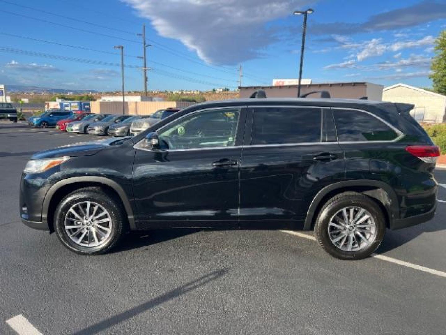 2018 Midnight Black Metallic /Black, leather Toyota Highlander SE FWD V6 (5TDKZRFH8JS) with an 3.5L V6 DOHC 24V engine, 6-Speed Automatic transmission, located at 1865 East Red Hills Pkwy, St. George, 84770, (435) 628-0023, 37.120850, -113.543640 - We specialize in helping ALL people get the best financing available. No matter your credit score, good, bad or none we can get you an amazing rate. Had a bankruptcy, divorce, or repossessions? We give you the green light to get your credit back on the road. Low down and affordable payments that fit - Photo#3