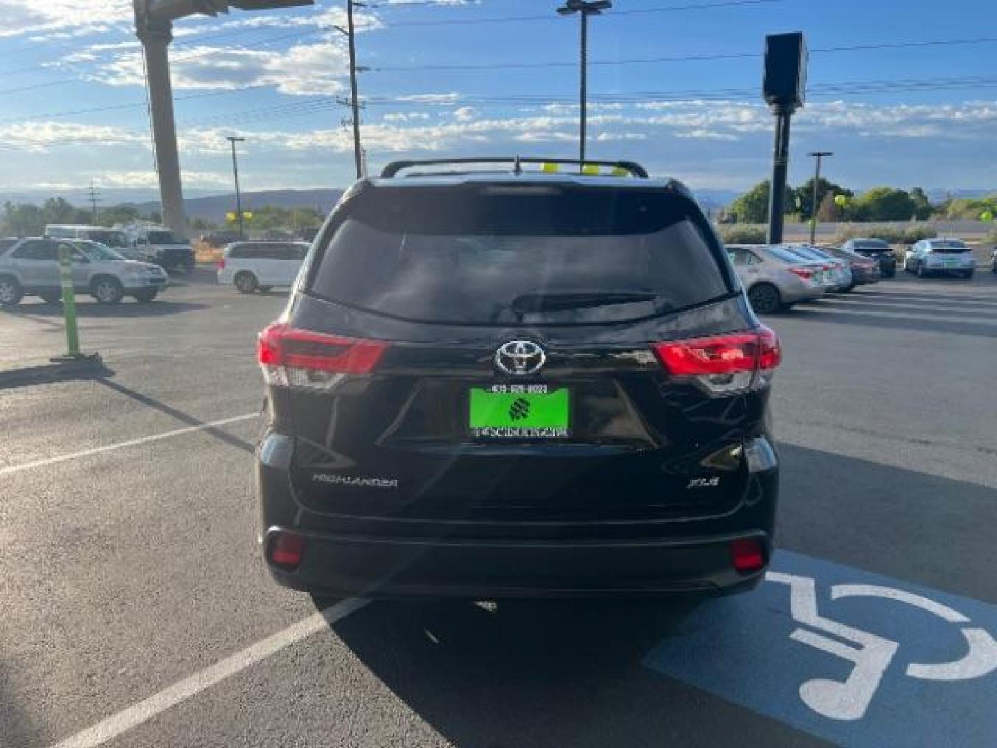 2018 Midnight Black Metallic /Black, leather Toyota Highlander SE FWD V6 (5TDKZRFH8JS) with an 3.5L V6 DOHC 24V engine, 6-Speed Automatic transmission, located at 1865 East Red Hills Pkwy, St. George, 84770, (435) 628-0023, 37.120850, -113.543640 - We specialize in helping ALL people get the best financing available. No matter your credit score, good, bad or none we can get you an amazing rate. Had a bankruptcy, divorce, or repossessions? We give you the green light to get your credit back on the road. Low down and affordable payments that fit - Photo#5