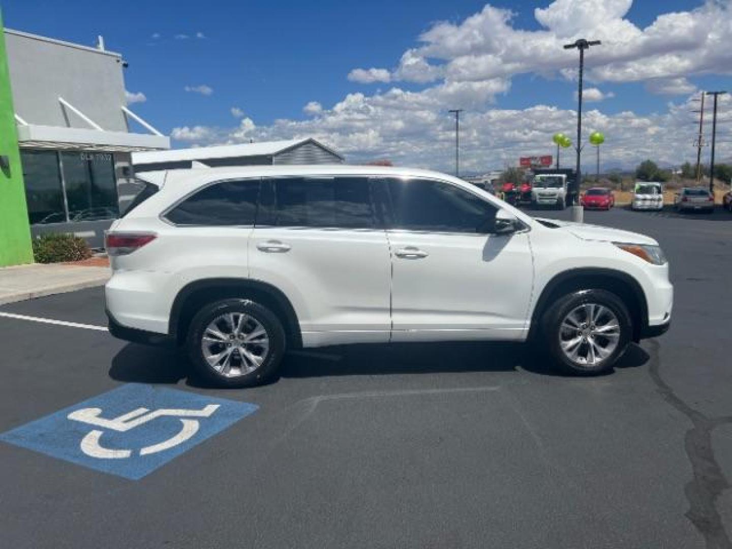 2015 Creme Brulee Mica /Black Leather Interior Toyota Highlander LE FWD V6 (5TDZKRFH8FS) with an 3.5L V6 DOHC 24V engine, 6-Speed Automatic transmission, located at 940 North Main Street, Cedar City, UT, 84720, (435) 628-0023, 37.692936, -113.061897 - We specialize in helping ALL people get the best financing available. No matter your credit score, good, bad or none we can get you an amazing rate. Had a bankruptcy, divorce, or repossessions? We give you the green light to get your credit back on the road. Low down and affordable payments that fit - Photo#7