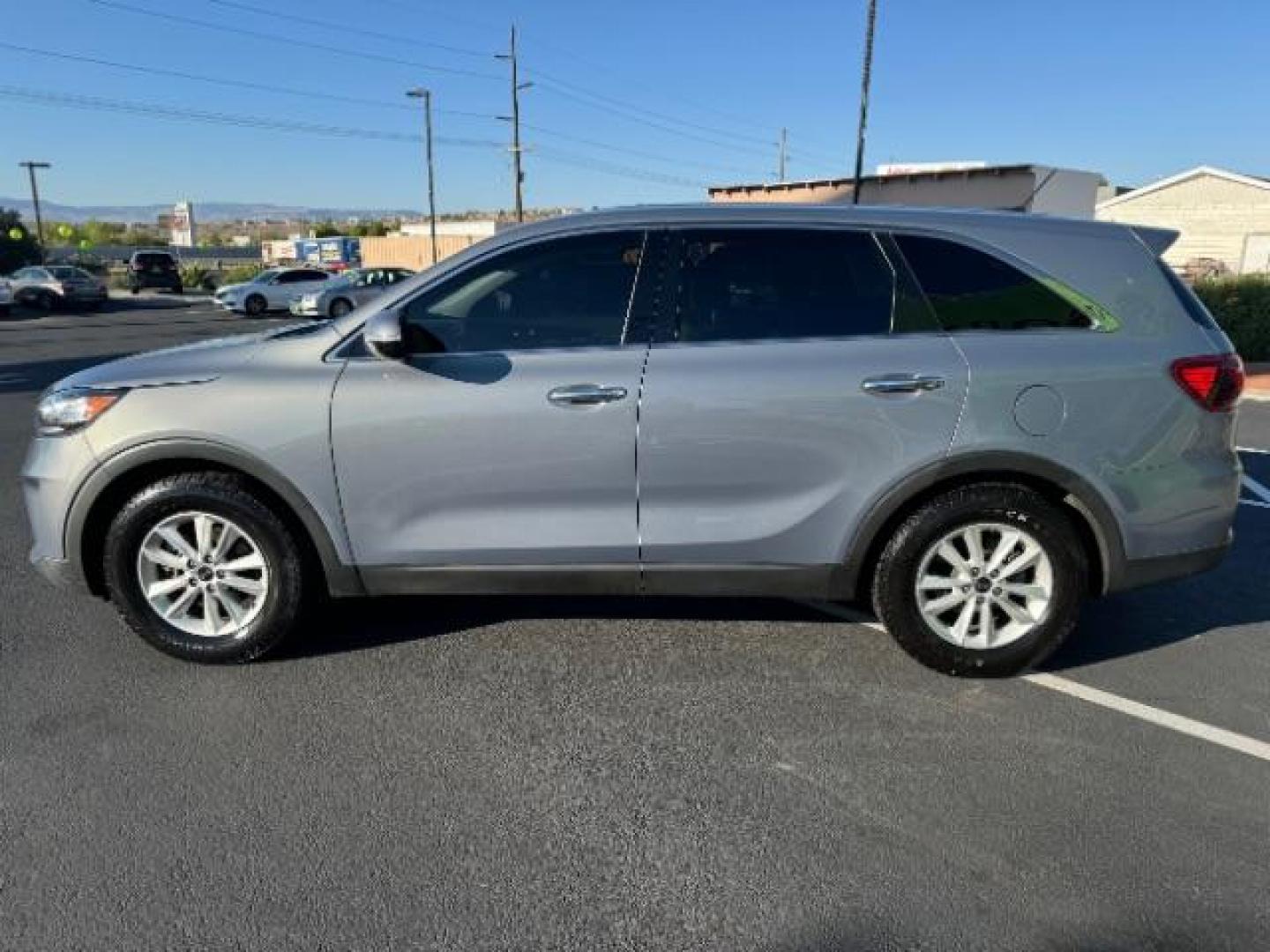 2020 Imperial Blue /Satin Black, cloth Kia Sorento LX 2WD (5XYPG4A38LG) with an 2.4L L4 DOHC 16V engine, 6-Speed Automatic transmission, located at 1865 East Red Hills Pkwy, St. George, 84770, (435) 628-0023, 37.120850, -113.543640 - We specialize in helping ALL people get the best financing available. No matter your credit score, good, bad or none we can get you an amazing rate. Had a bankruptcy, divorce, or repossessions? We give you the green light to get your credit back on the road. Low down and affordable payments that fit - Photo#3