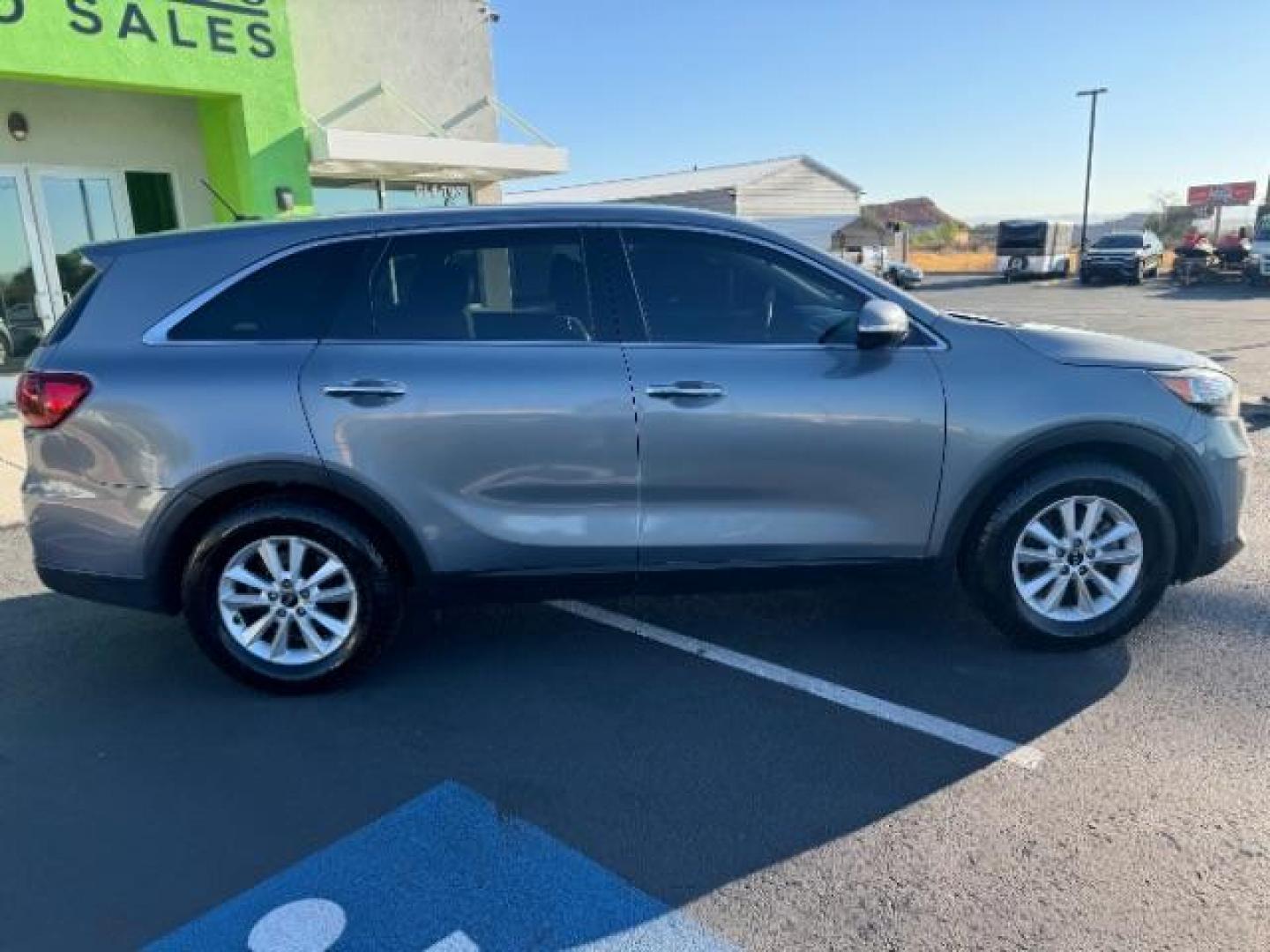 2020 Imperial Blue /Satin Black, cloth Kia Sorento LX 2WD (5XYPG4A38LG) with an 2.4L L4 DOHC 16V engine, 6-Speed Automatic transmission, located at 1865 East Red Hills Pkwy, St. George, 84770, (435) 628-0023, 37.120850, -113.543640 - We specialize in helping ALL people get the best financing available. No matter your credit score, good, bad or none we can get you an amazing rate. Had a bankruptcy, divorce, or repossessions? We give you the green light to get your credit back on the road. Low down and affordable payments that fit - Photo#7