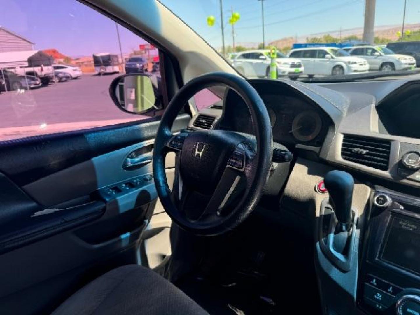 2016 Crystal Black Pearl /Truffle, cloth Honda Odyssey SE (5FNRL5H36GB) with an 3.5L V6 SOHC 24V engine, 6-Speed Automatic transmission, located at 1865 East Red Hills Pkwy, St. George, 84770, (435) 628-0023, 37.120850, -113.543640 - Photo#37