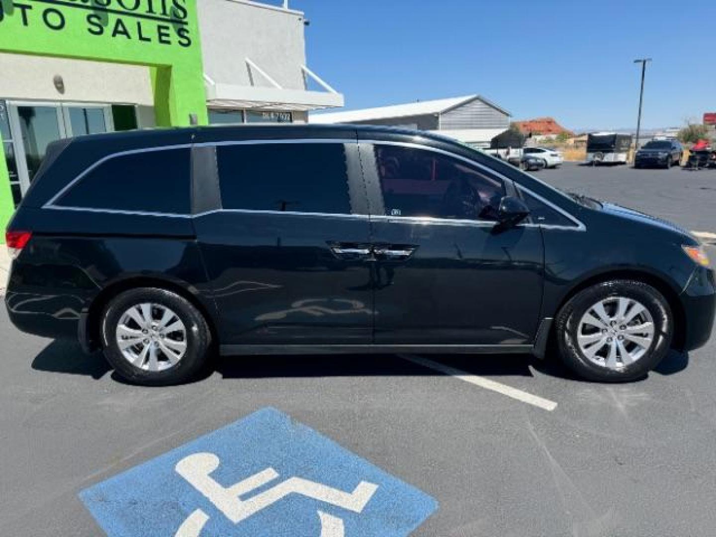 2016 Crystal Black Pearl /Truffle, cloth Honda Odyssey SE (5FNRL5H36GB) with an 3.5L V6 SOHC 24V engine, 6-Speed Automatic transmission, located at 1865 East Red Hills Pkwy, St. George, 84770, (435) 628-0023, 37.120850, -113.543640 - Photo#7