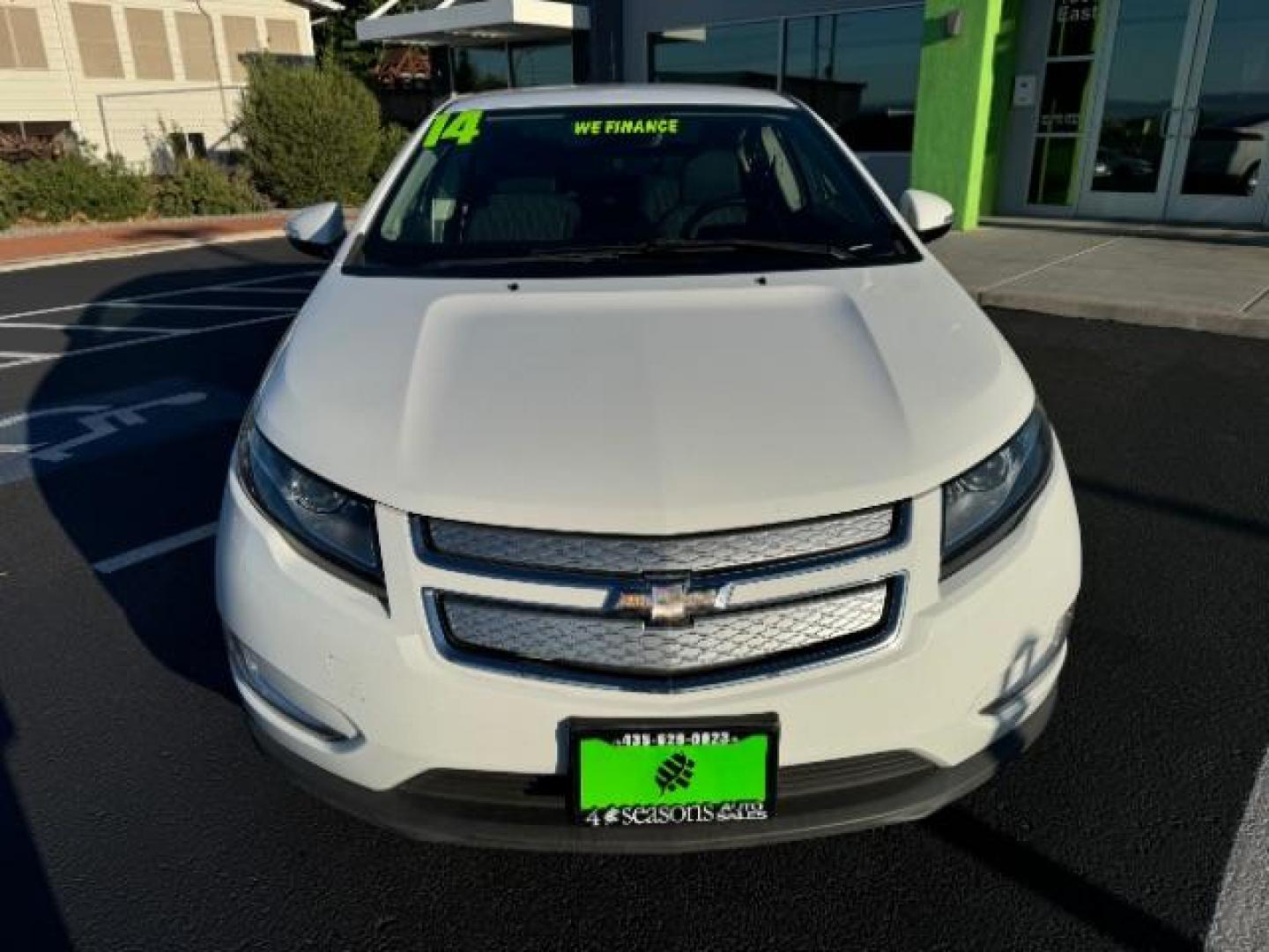 2014 White /Black Cloth Interior Chevrolet Volt Standard w/ LEP (1G1RE6E42EU) with an 1.4L L4 DOHC 16V PLUG-IN HYBRID engine, Continuously Variable Transmission transmission, located at 1865 East Red Hills Pkwy, St. George, 84770, (435) 628-0023, 37.120850, -113.543640 - ***This vehicle qualifies for the EV/Hybrid tax rebate of up to $4,000*** We are setup with the IRS to recieve direct payments within 72 hours. We file the rebate online with IRS and can credit it to your down payment, reduce the sales price OR give you cashback!! These cars will not last and can o - Photo#1