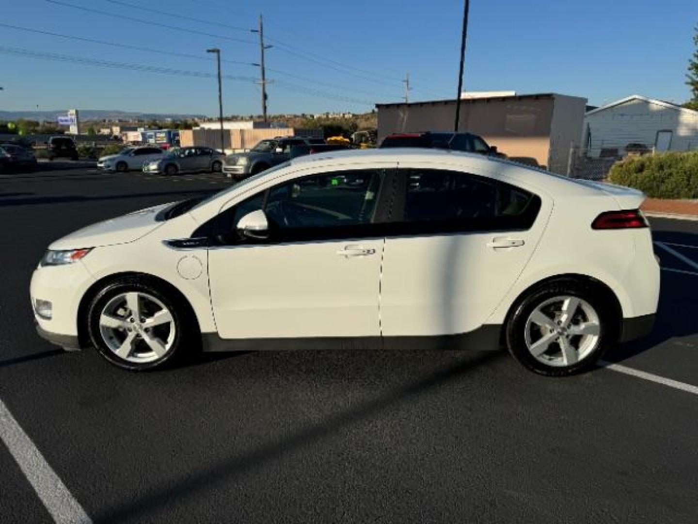 2014 White /Black Cloth Interior Chevrolet Volt Standard w/ LEP (1G1RE6E42EU) with an 1.4L L4 DOHC 16V PLUG-IN HYBRID engine, Continuously Variable Transmission transmission, located at 1865 East Red Hills Pkwy, St. George, 84770, (435) 628-0023, 37.120850, -113.543640 - ***This vehicle qualifies for the EV/Hybrid tax rebate of up to $4,000*** We are setup with the IRS to recieve direct payments within 72 hours. We file the rebate online with IRS and can credit it to your down payment, reduce the sales price OR give you cashback!! These cars will not last and can o - Photo#2