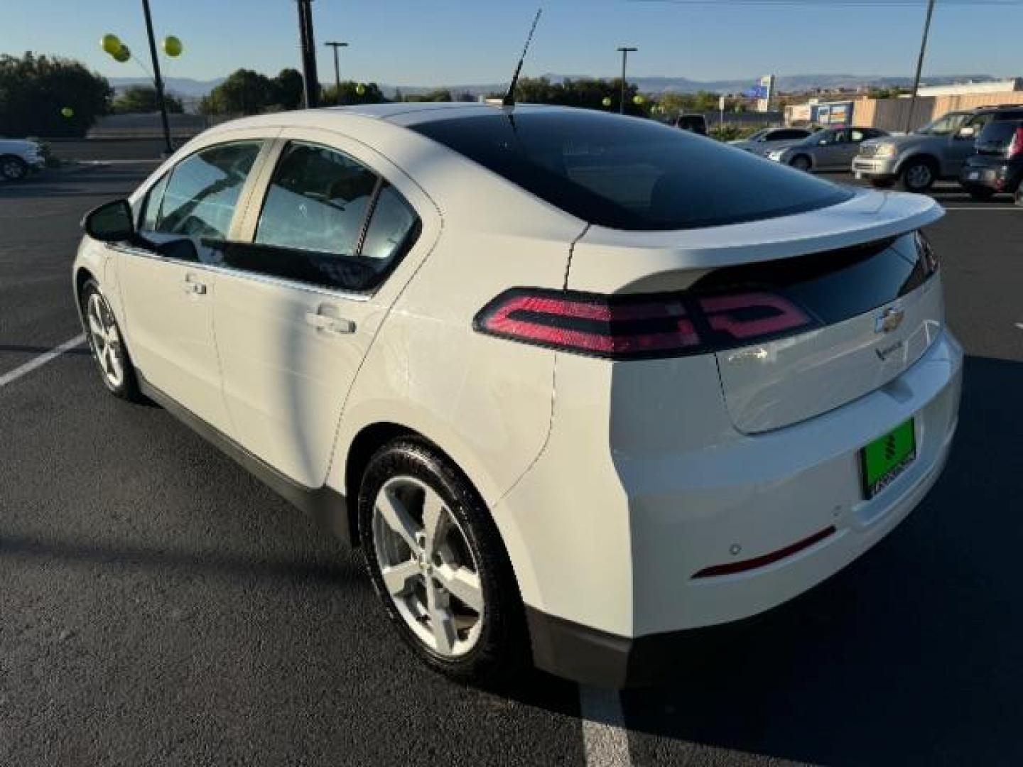 2014 White /Black Cloth Interior Chevrolet Volt Standard w/ LEP (1G1RE6E42EU) with an 1.4L L4 DOHC 16V PLUG-IN HYBRID engine, Continuously Variable Transmission transmission, located at 1865 East Red Hills Pkwy, St. George, 84770, (435) 628-0023, 37.120850, -113.543640 - ***This vehicle qualifies for the EV/Hybrid tax rebate of up to $4,000*** We are setup with the IRS to recieve direct payments within 72 hours. We file the rebate online with IRS and can credit it to your down payment, reduce the sales price OR give you cashback!! These cars will not last and can o - Photo#4