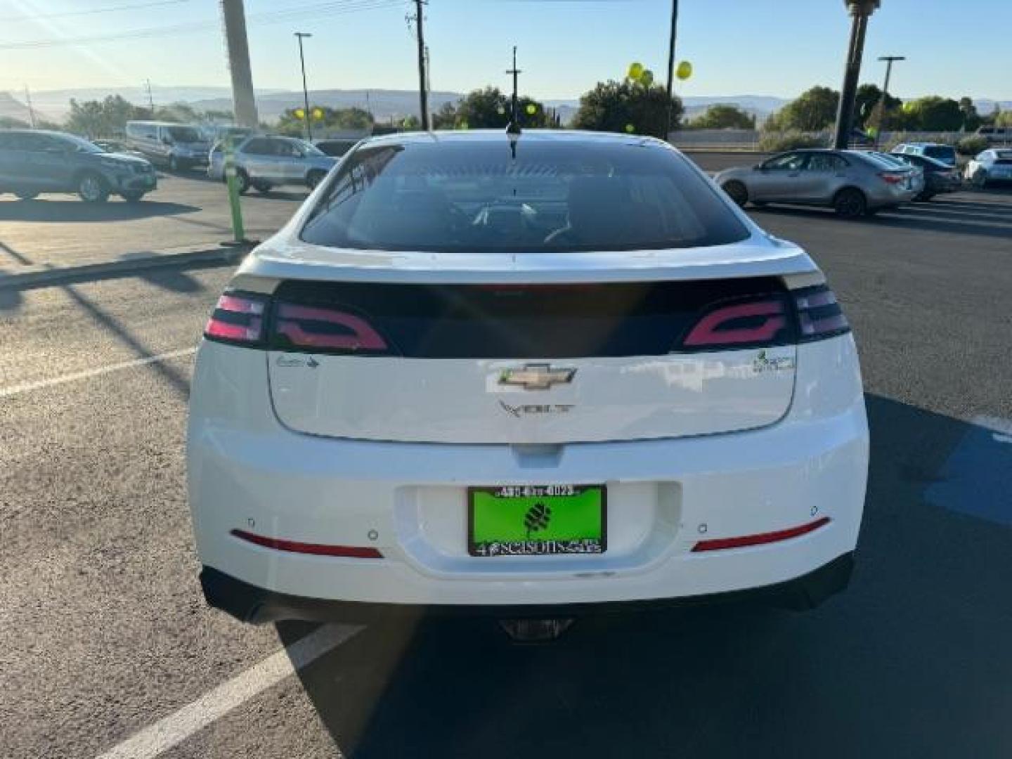 2014 White /Black Cloth Interior Chevrolet Volt Standard w/ LEP (1G1RE6E42EU) with an 1.4L L4 DOHC 16V PLUG-IN HYBRID engine, Continuously Variable Transmission transmission, located at 1865 East Red Hills Pkwy, St. George, 84770, (435) 628-0023, 37.120850, -113.543640 - ***This vehicle qualifies for the EV/Hybrid tax rebate of up to $4,000*** We are setup with the IRS to recieve direct payments within 72 hours. We file the rebate online with IRS and can credit it to your down payment, reduce the sales price OR give you cashback!! These cars will not last and can o - Photo#5