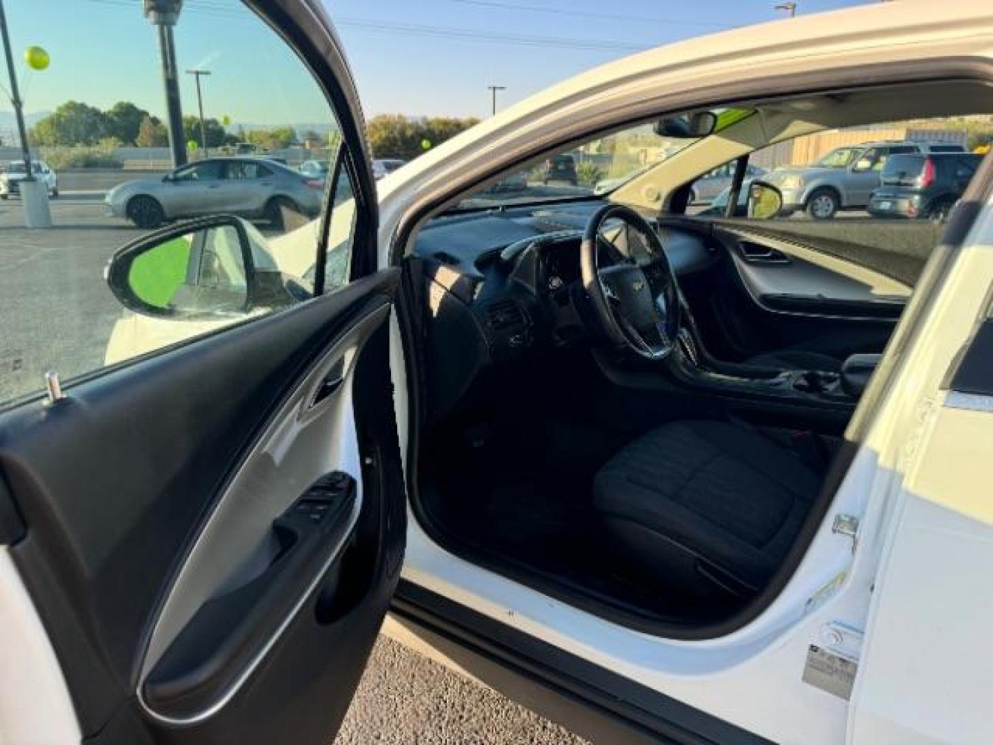 2014 White /Black Cloth Interior Chevrolet Volt Standard w/ LEP (1G1RE6E42EU) with an 1.4L L4 DOHC 16V PLUG-IN HYBRID engine, Continuously Variable Transmission transmission, located at 1865 East Red Hills Pkwy, St. George, 84770, (435) 628-0023, 37.120850, -113.543640 - ***This vehicle qualifies for the EV/Hybrid tax rebate of up to $4,000*** We are setup with the IRS to recieve direct payments within 72 hours. We file the rebate online with IRS and can credit it to your down payment, reduce the sales price OR give you cashback!! These cars will not last and can o - Photo#12