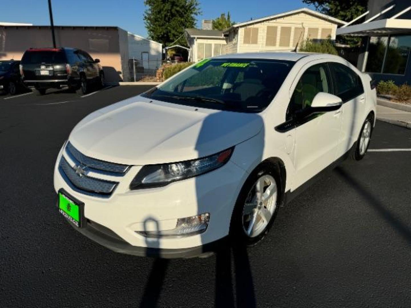 2014 White /Black Cloth Interior Chevrolet Volt Standard w/ LEP (1G1RE6E42EU) with an 1.4L L4 DOHC 16V PLUG-IN HYBRID engine, Continuously Variable Transmission transmission, located at 1865 East Red Hills Pkwy, St. George, 84770, (435) 628-0023, 37.120850, -113.543640 - Photo#3