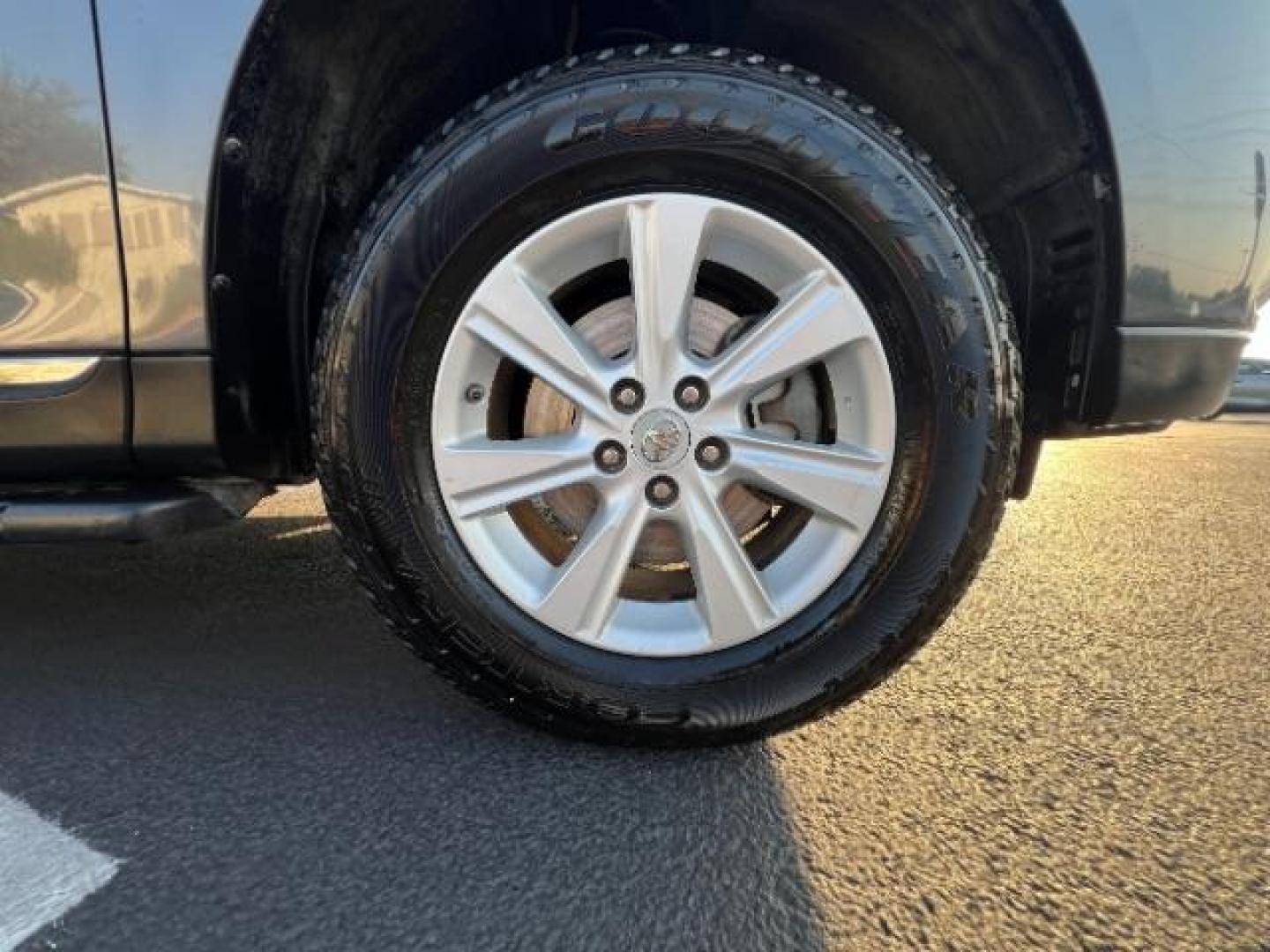 2012 Magnetic Gray Metallic /Sand Beige Cloth Interior Toyota Highlander Base 4WD (5TDBK3EH6CS) with an 3.5L V6 DOHC 24V engine, 5-Speed Automatic transmission, located at 1865 East Red Hills Pkwy, St. George, 84770, (435) 628-0023, 37.120850, -113.543640 - Photo#10