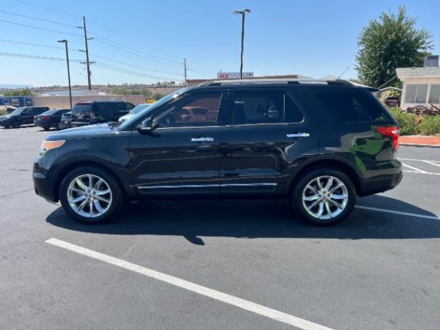 2014 Dark Side /Charcoal Black Ford Explorer XLT FWD (1FM5K7D87EG) with an 3.5L V6 DOHC 24V engine, 6-Speed Automatic transmission, located at 940 North Main Street, Cedar City, UT, 84720, (435) 628-0023, 37.692936, -113.061897 - Photo#3