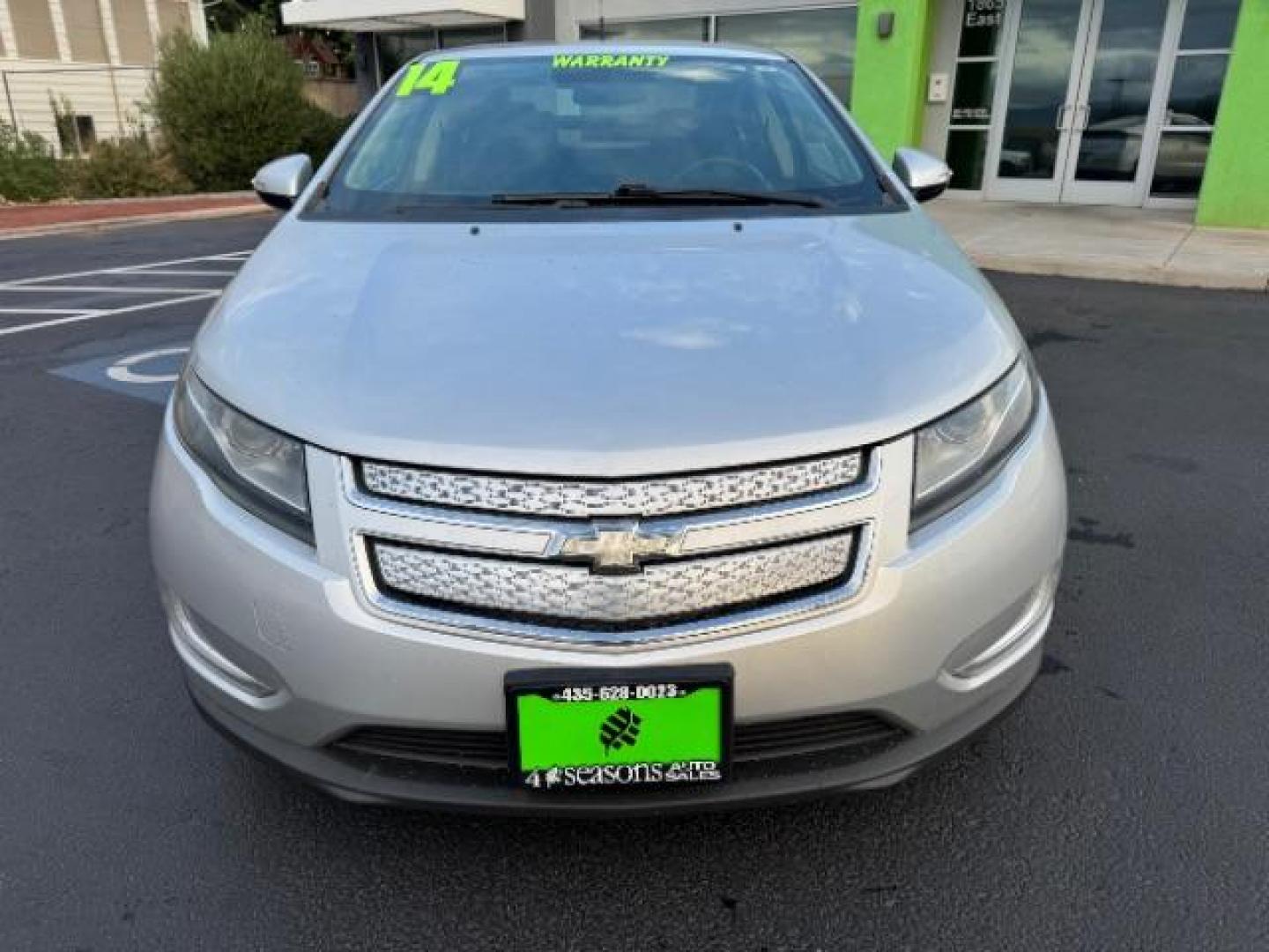 2014 Silver /Gray Cloth Chevrolet Volt Standard w/ LEP (1G1RE6E43EU) with an 1.4L L4 DOHC 16V PLUG-IN HYBRID engine, Continuously Variable Transmission transmission, located at 940 North Main Street, Cedar City, UT, 84720, (435) 628-0023, 37.692936, -113.061897 - We specialize in helping ALL people get the best financing available. No matter your credit score, good, bad or none we can get you an amazing rate. Had a bankruptcy, divorce, or repossessions? We give you the green light to get your credit back on the road. Low down and affordable payments that fit - Photo#2