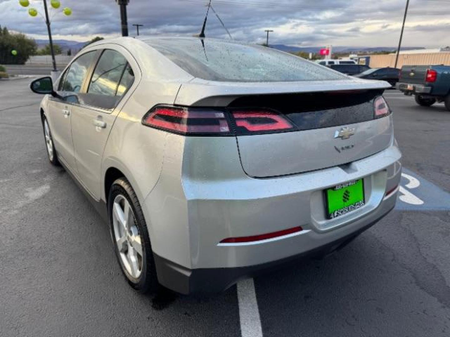 2014 Silver /Gray Cloth Chevrolet Volt Standard w/ LEP (1G1RE6E43EU) with an 1.4L L4 DOHC 16V PLUG-IN HYBRID engine, Continuously Variable Transmission transmission, located at 940 North Main Street, Cedar City, UT, 84720, (435) 628-0023, 37.692936, -113.061897 - We specialize in helping ALL people get the best financing available. No matter your credit score, good, bad or none we can get you an amazing rate. Had a bankruptcy, divorce, or repossessions? We give you the green light to get your credit back on the road. Low down and affordable payments that fit - Photo#7