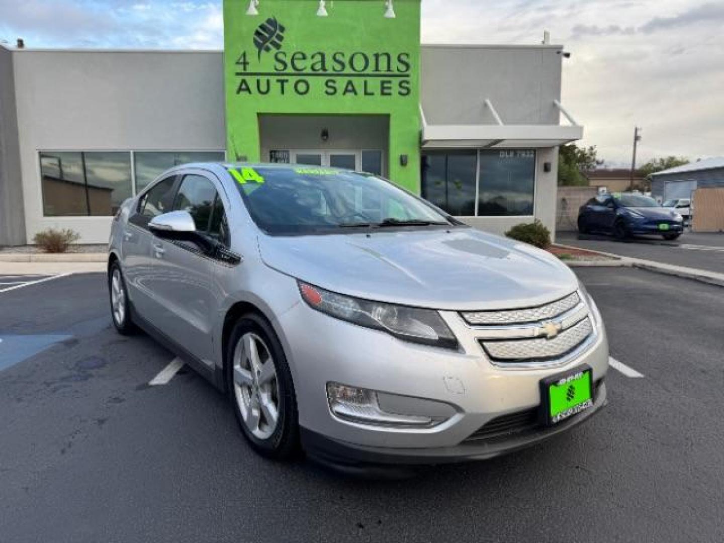 2014 SILVER /Gray Cloth Chevrolet Volt Standard w/ LEP (1G1RE6E43EU) with an 1.4L L4 DOHC 16V PLUG-IN HYBRID engine, Continuously Variable Transmission transmission, located at 1865 East Red Hills Pkwy, St. George, 84770, (435) 628-0023, 37.120850, -113.543640 - We specialize in helping ALL people get the best financing available. No matter your credit score, good, bad or none we can get you an amazing rate. Had a bankruptcy, divorce, or repossessions? We give you the green light to get your credit back on the road. Low down and affordable payments that fit - Photo#0