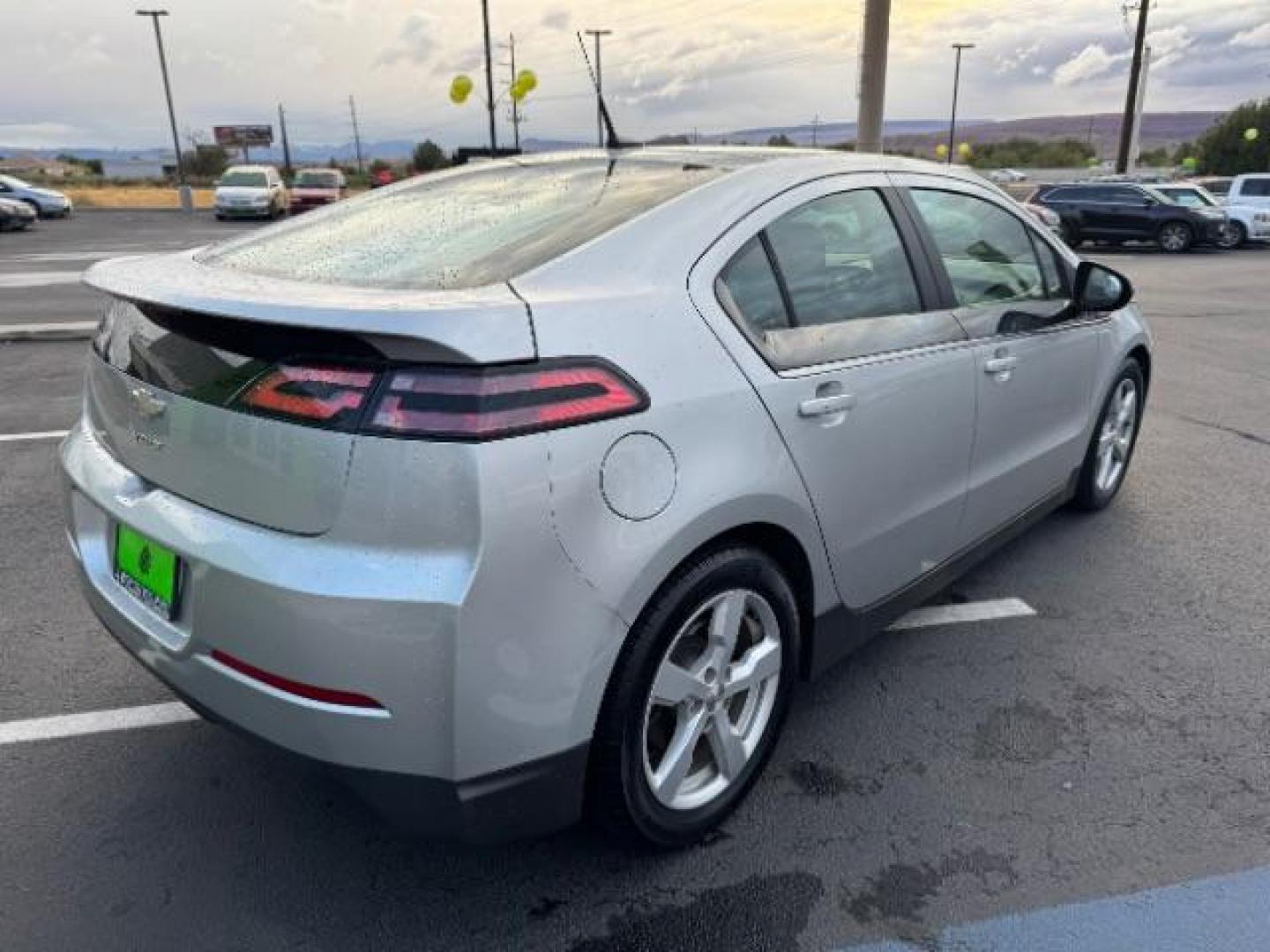 2014 SILVER /Gray Cloth Chevrolet Volt Standard w/ LEP (1G1RE6E43EU) with an 1.4L L4 DOHC 16V PLUG-IN HYBRID engine, Continuously Variable Transmission transmission, located at 1865 East Red Hills Pkwy, St. George, 84770, (435) 628-0023, 37.120850, -113.543640 - We specialize in helping ALL people get the best financing available. No matter your credit score, good, bad or none we can get you an amazing rate. Had a bankruptcy, divorce, or repossessions? We give you the green light to get your credit back on the road. Low down and affordable payments that fit - Photo#9