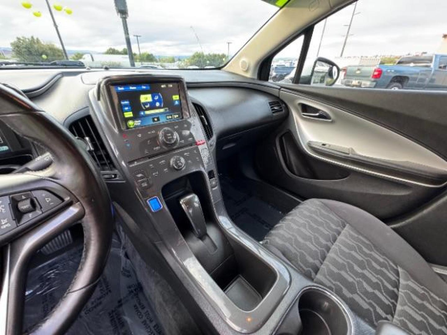 2014 SILVER /Gray Cloth Chevrolet Volt Standard w/ LEP (1G1RE6E43EU) with an 1.4L L4 DOHC 16V PLUG-IN HYBRID engine, Continuously Variable Transmission transmission, located at 1865 East Red Hills Pkwy, St. George, 84770, (435) 628-0023, 37.120850, -113.543640 - We specialize in helping ALL people get the best financing available. No matter your credit score, good, bad or none we can get you an amazing rate. Had a bankruptcy, divorce, or repossessions? We give you the green light to get your credit back on the road. Low down and affordable payments that fit - Photo#18