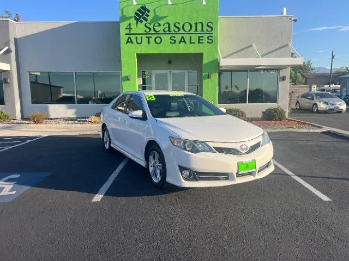 2013 Super White /Black/Ash 2-Tone Toyota Camry SE (4T1BF1FK9DU) with an 2.5L L4 DOHC 16V engine, 6-Speed Automatic transmission, located at 940 North Main Street, Cedar City, UT, 84720, (435) 628-0023, 37.692936, -113.061897 - We specialize in helping ALL people get the best financing available. No matter your credit score, good, bad or none we can get you an amazing rate. Had a bankruptcy, divorce, or repossessions? We give you the green light to get your credit back on the road. Low down and affordable payments that fit - Photo#0