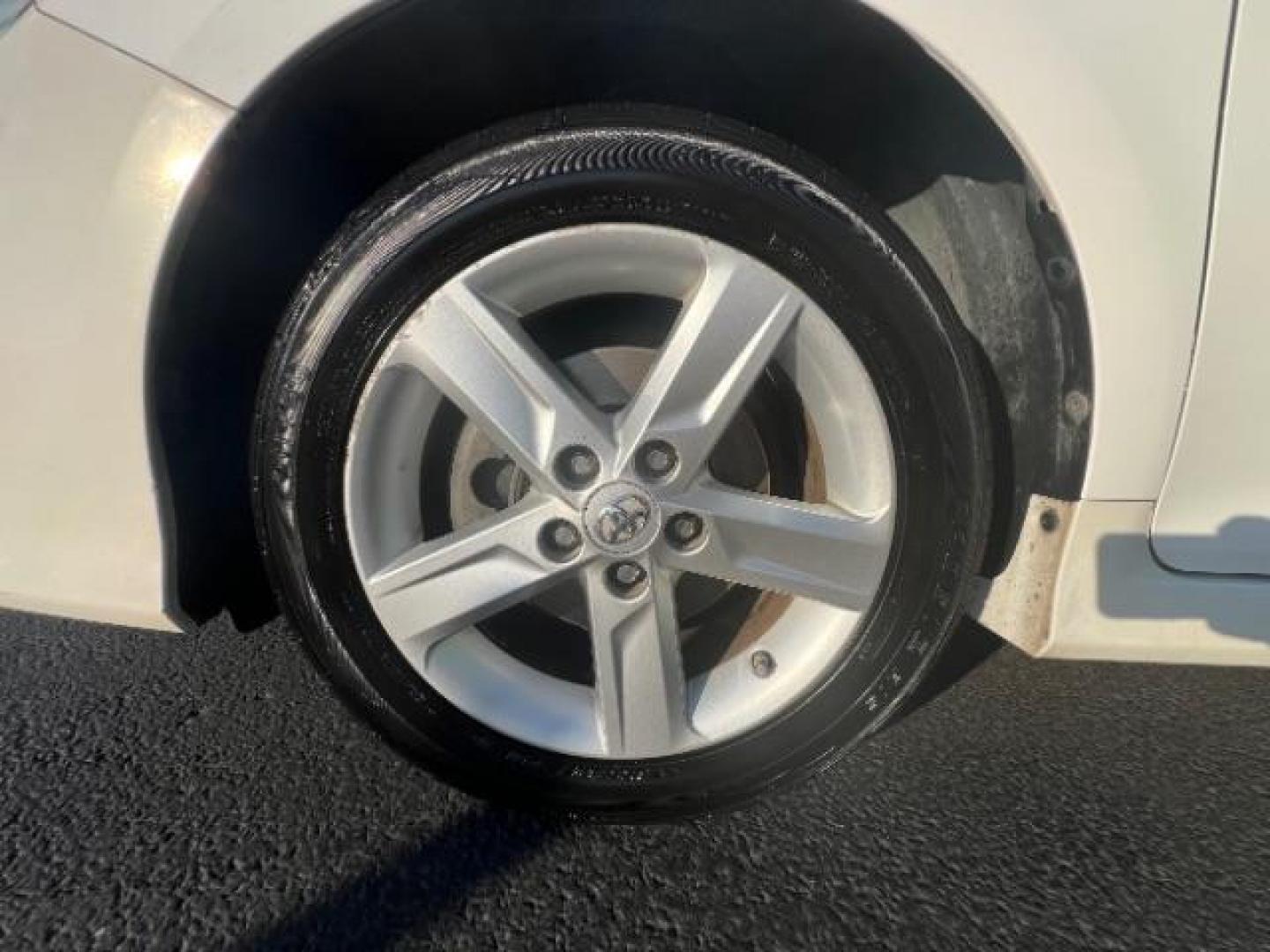 2013 Super White /Black/Ash 2-Tone Toyota Camry SE (4T1BF1FK9DU) with an 2.5L L4 DOHC 16V engine, 6-Speed Automatic transmission, located at 940 North Main Street, Cedar City, UT, 84720, (435) 628-0023, 37.692936, -113.061897 - We specialize in helping ALL people get the best financing available. No matter your credit score, good, bad or none we can get you an amazing rate. Had a bankruptcy, divorce, or repossessions? We give you the green light to get your credit back on the road. Low down and affordable payments that fit - Photo#9